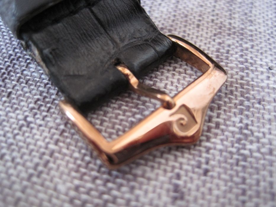 Позлатен Стилен мъжки часовник Pierre Cardin!!!