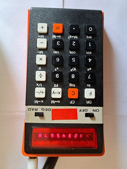 Продавам ретро електронен калкулатор  "Elka 135 m".