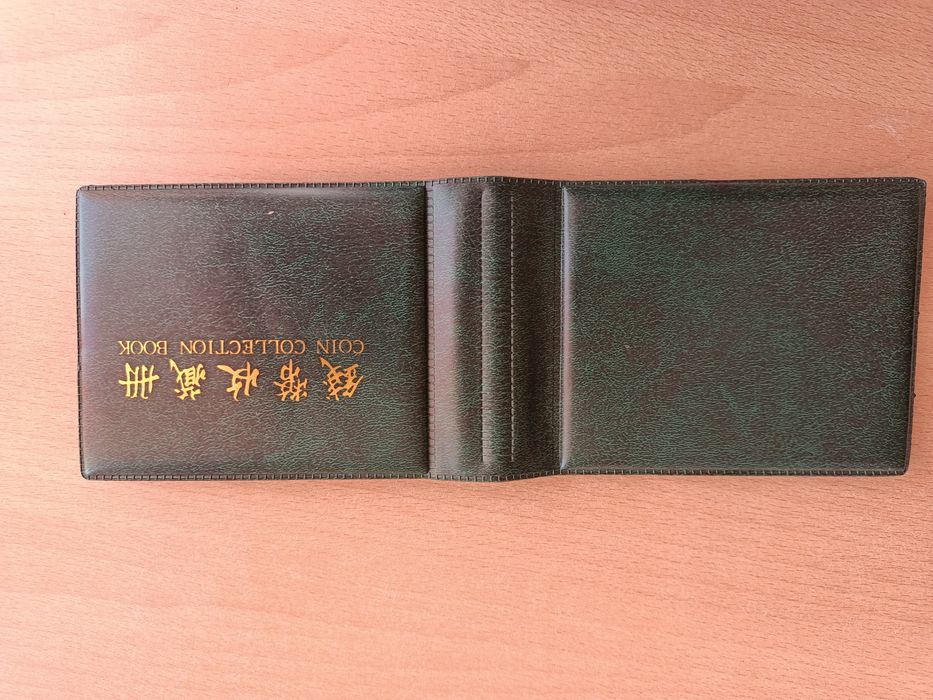 Монеты сториные, есть евро, есть рубли, есть наши.