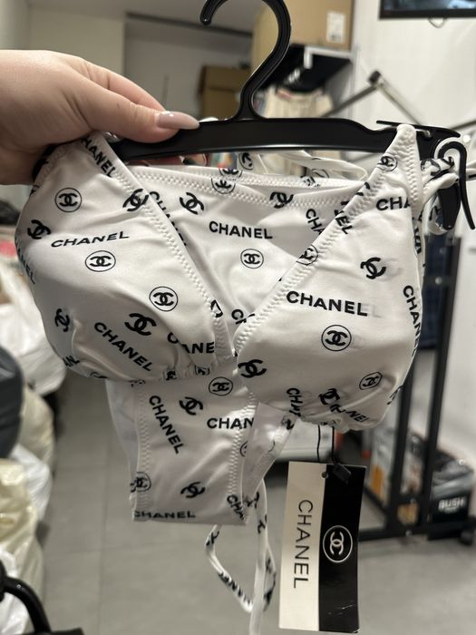 НА ЕДРО Дамски бански НА ЕДРО