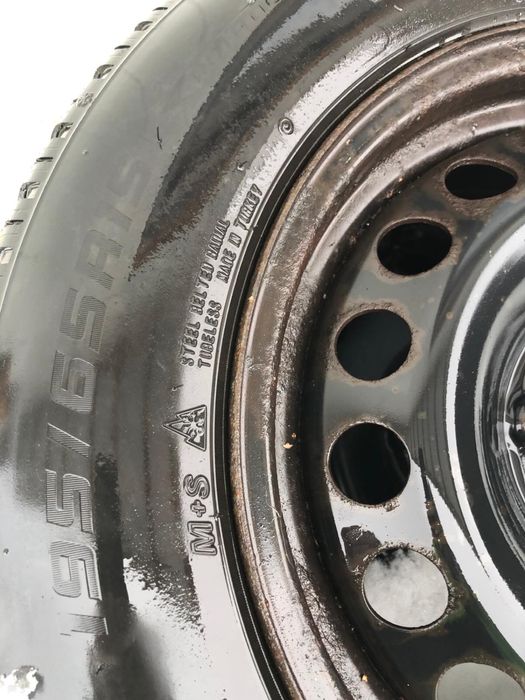 Vând 4 roți: jante aliaj originale BMW e39 cu cauciucuri de iarna