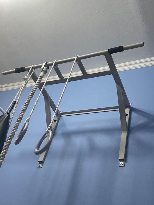 Продам турник настенный