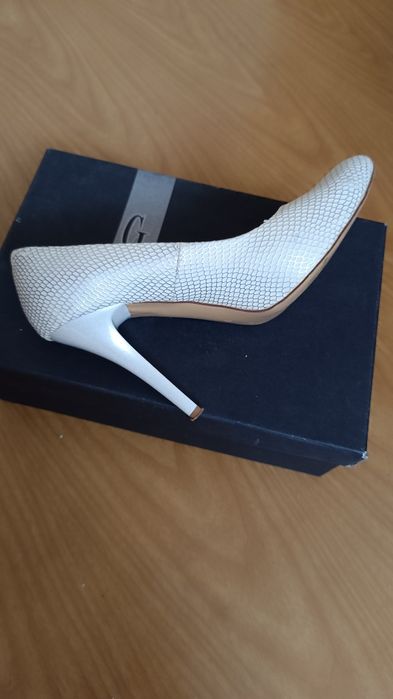 Отдам туфли женские