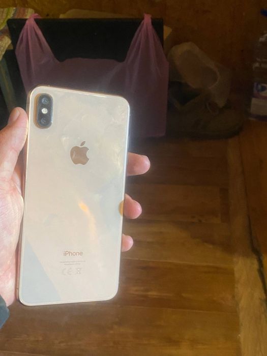 Продам айфон XS Max