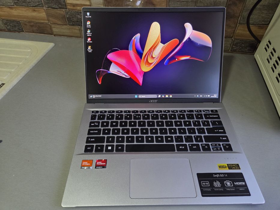 Acer Swift Go 14 Ryzen 5 7640U 16GB RAM SSD 512GB  baterie 100%