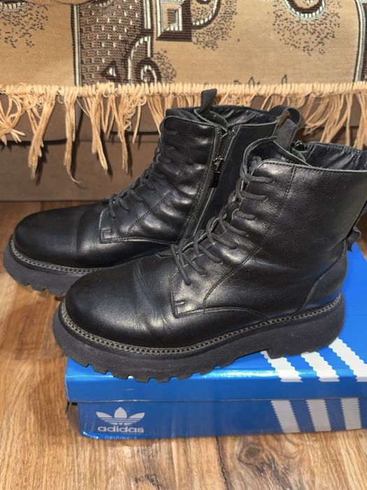 Продам зимние ботинки