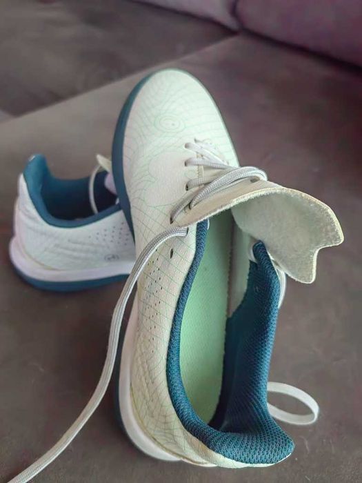 детски футболни обувки