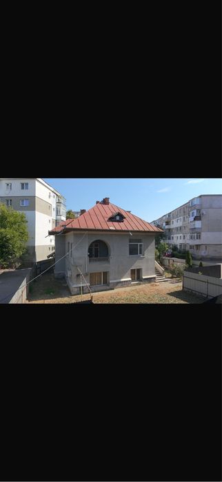 Vand conac istoric/casa/pensiune  /380 mp utili /zona A /Urlati /toate utilitatile /Direct proprietar /demisol /parter/mansarda 3 intrari din 3 strazi