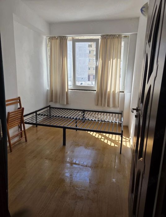 Inchiriez garsoniera cu dormitor