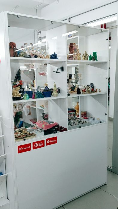 Продается торговое оборудование,витрины со стеклом и без, самовывоз