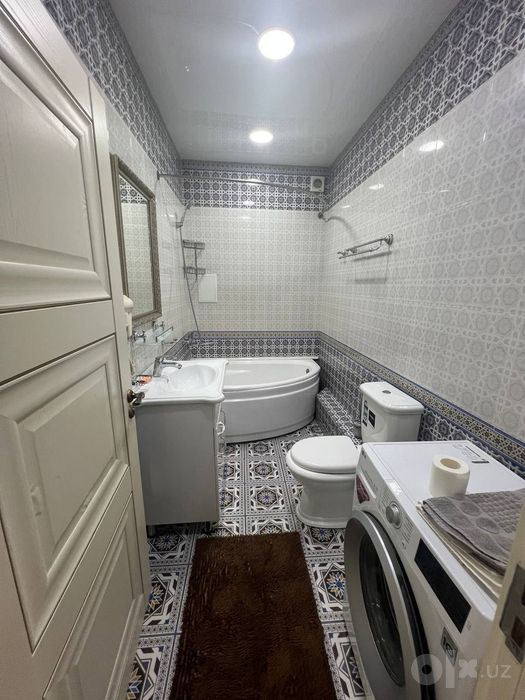 Продается 3х ком квартира, ориентир: метро Ойбек, 72м²