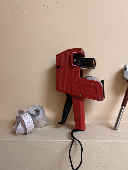 Этикет пистолет и пломбиратор