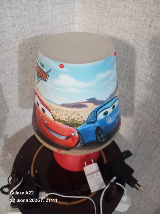 Продам настольную лампу.