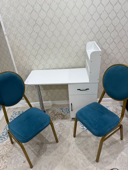 стол и стулья для маникюра