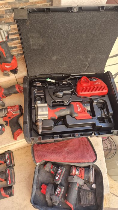 Milwaukee M12 инструменти