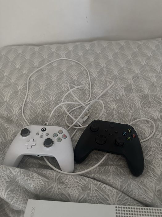 Vand 2 controllere xbox one
