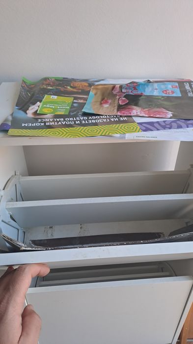 Шкаф за обувки със следните  размери широк50см дълбок30см висок135.