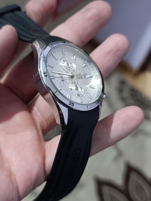 Alba соат сотилади