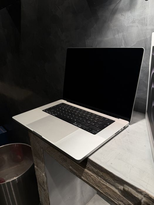 13 cycle! Macbook Pro M4 MAX 16" 36 GB / 1 TB