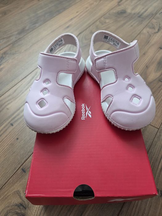Sandalute Reebok marimea 25