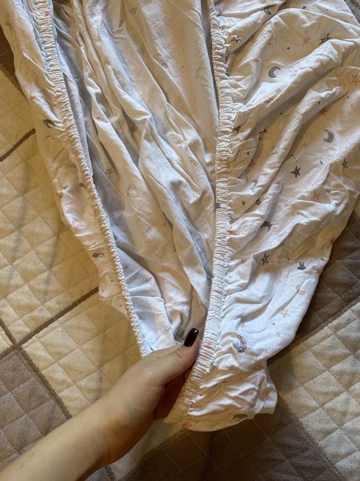 Простынь на резинке для манежки