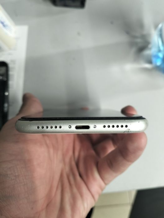 iPhone 11 продаю