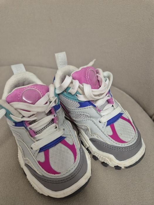 Adidași Zara nr. 21