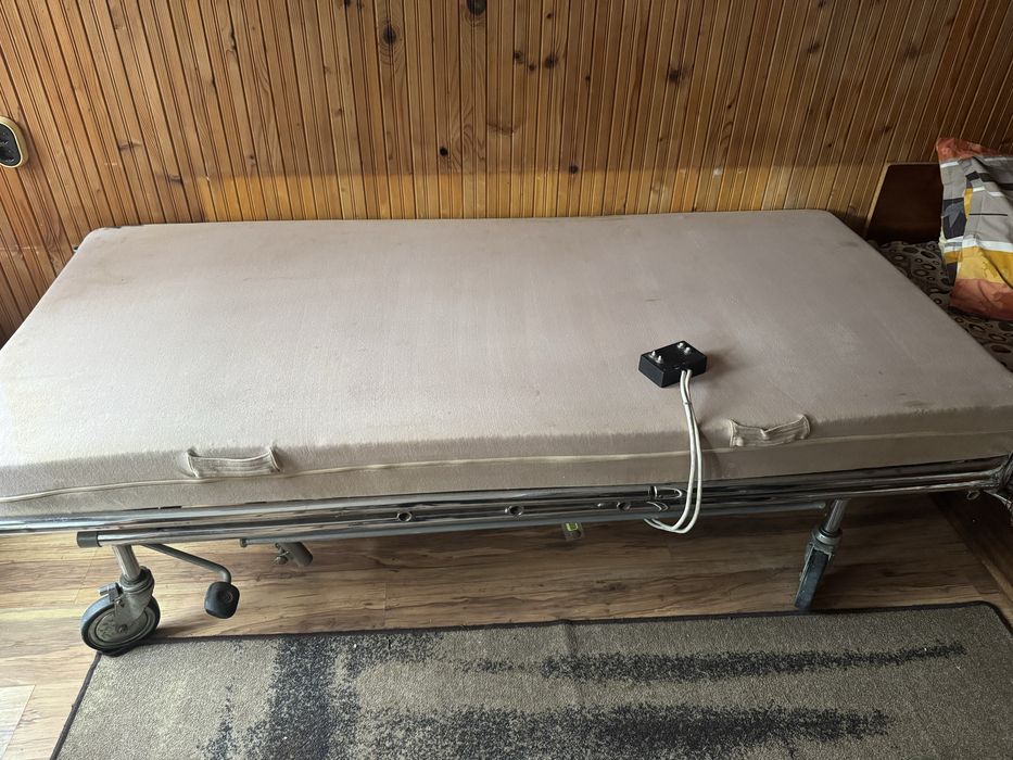 Електрическо болнично легло