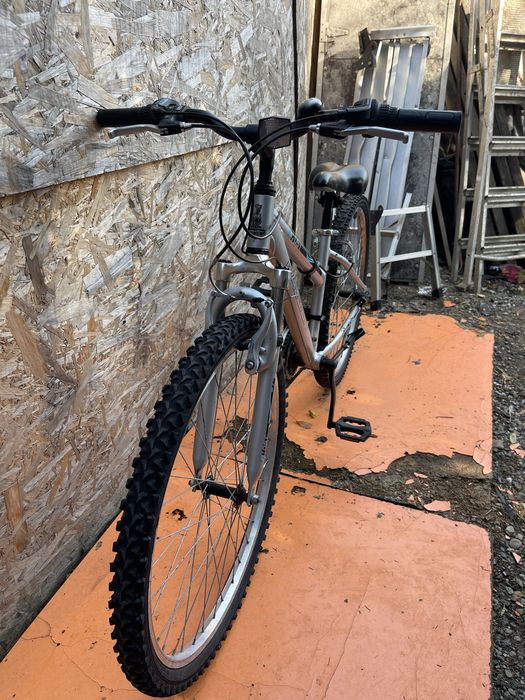 Bicicleta raleigh cadru aluminiu roti 26”