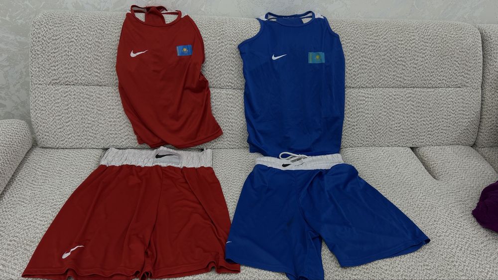 Форма наик  сини красный цвет