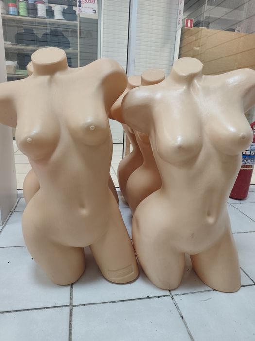 Продам манекены 6 штук