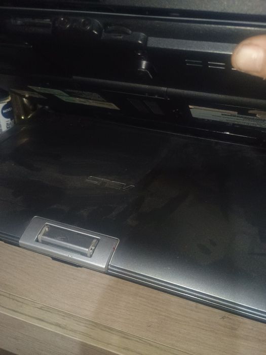 Vând leptopurile 250 lei amândouă