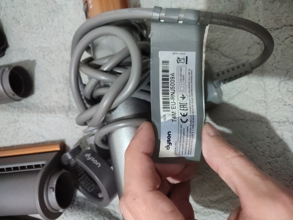 Продам Dyson фен