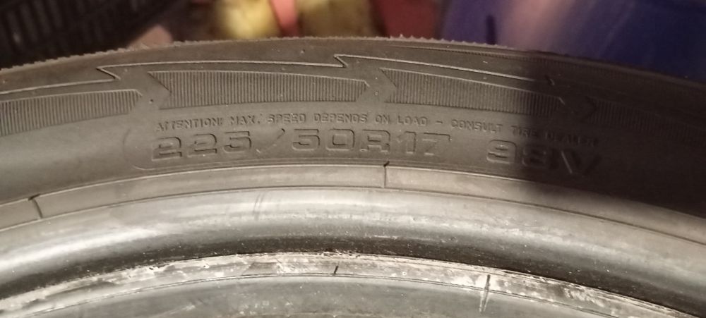 2 броя Зимни гуми 225.50.17