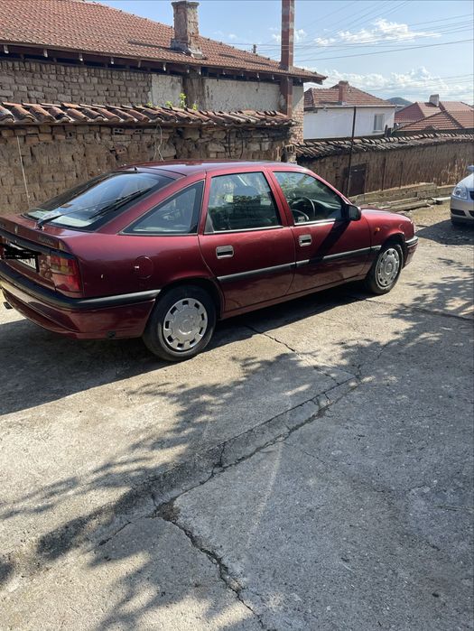 Oпел вектра/vauxhall cavalier десен волан 1.8 /1995 много добро състояние
