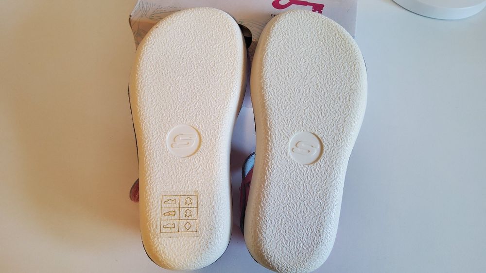 Детски кожени сандали за момиче на SKECHERS