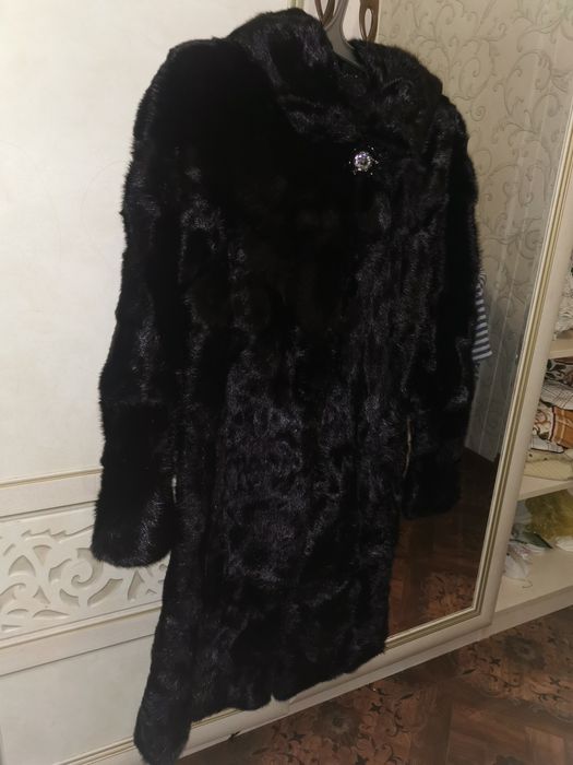 Продам черную шубу б/у