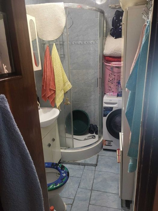 Vand apartament 3 camere baciului sector 5