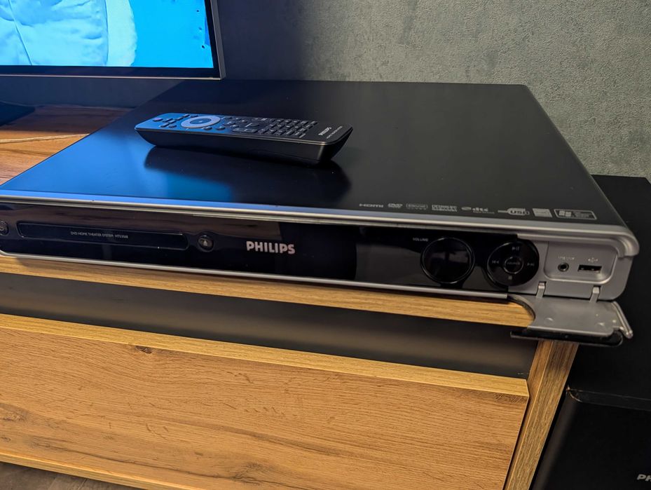 Philips HTS3568 DVD Home Theater System