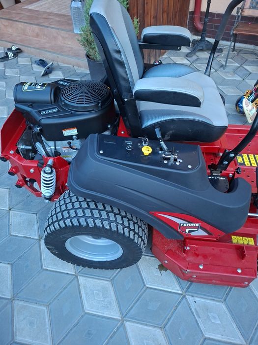 Tractoras Gazon 2024 Ferris 400S 23 CP USA