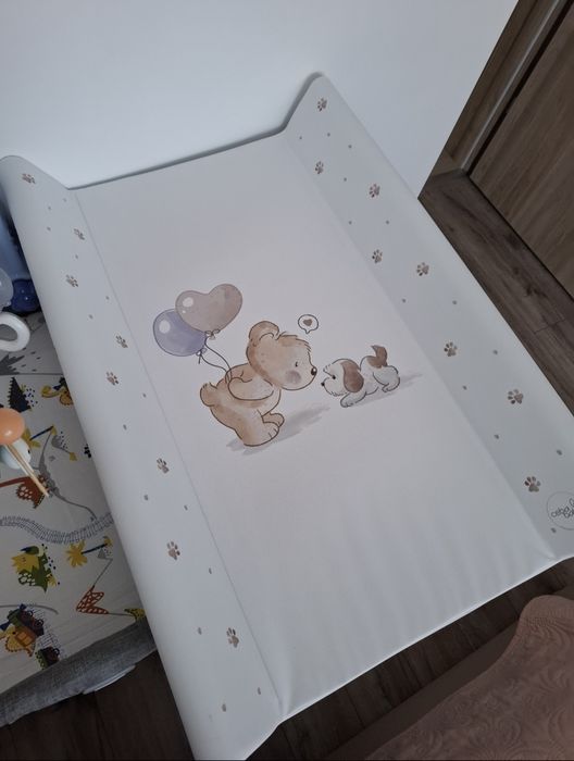 Patut Joie + saltea + carusel+ lenjerii + salteluta de infasat