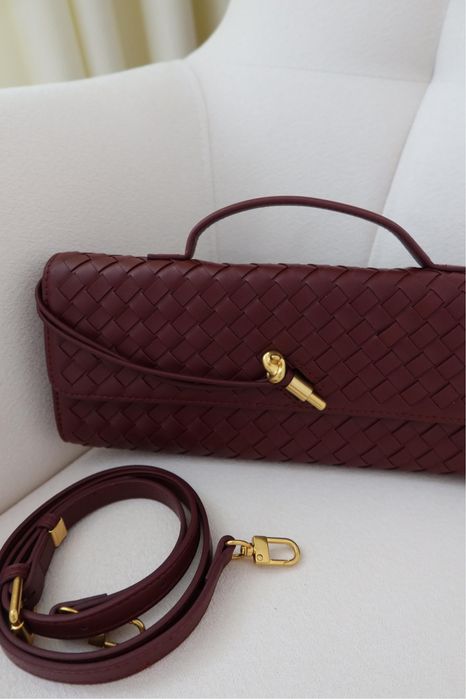 Сумка-клатч в стиле Bottega