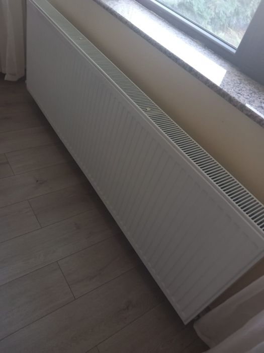 Calorifere otel panou, 180 cm si 100 cm — stare foarte buna