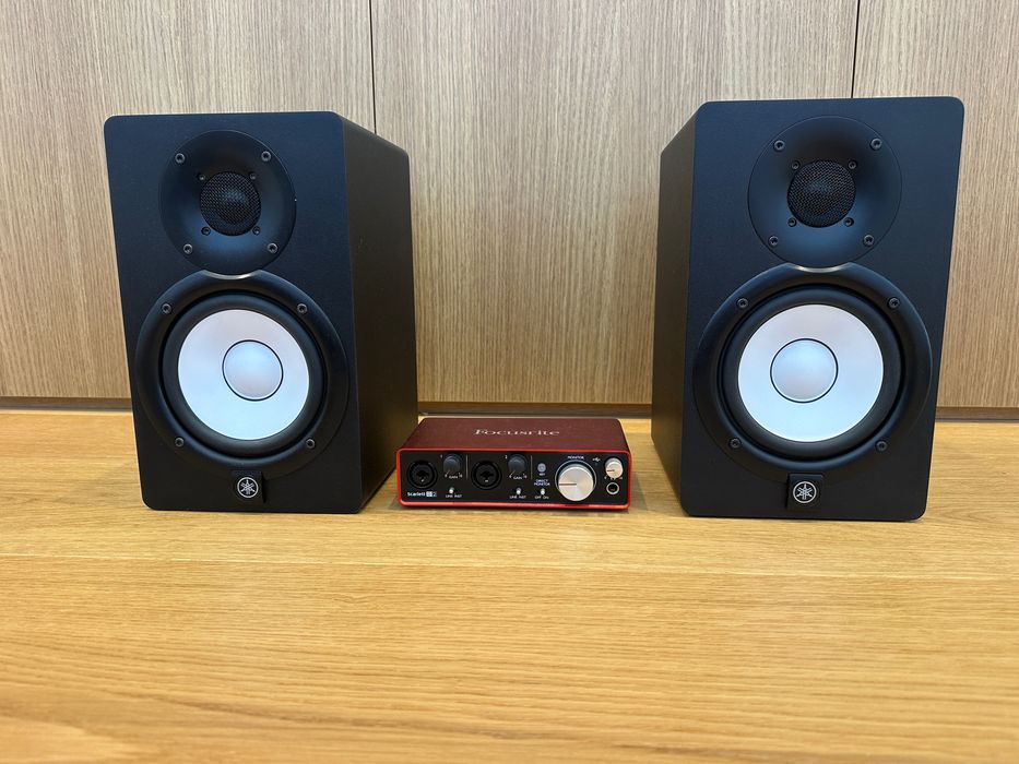 YAMAHA HS5 - Monitoare Studio Active + Focusrite Scarlett 2i2