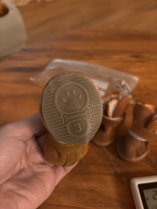 Обувки за куче размер М подходящи за чихуахуа