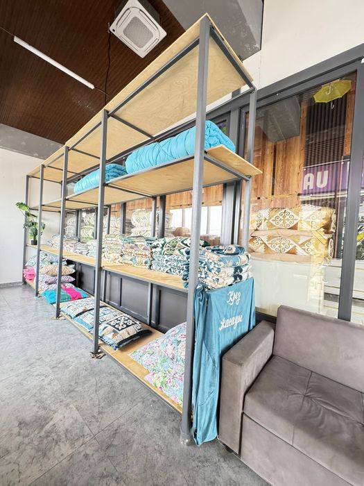 Сатылады темир полка срочно  сатылады