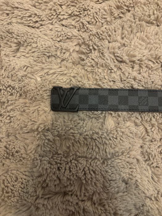 curea lv neagra noua