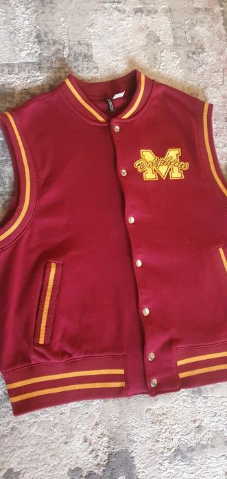 Vestă colegiu modernă