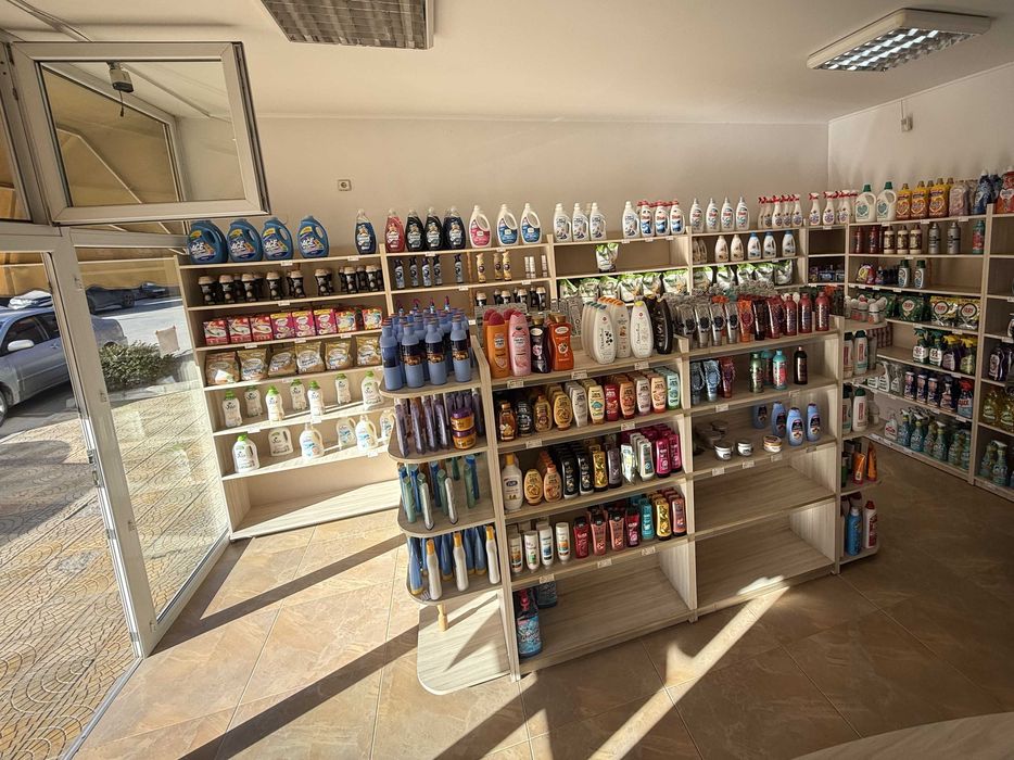 Силажи/Рафтове и бюро за магазин или склад