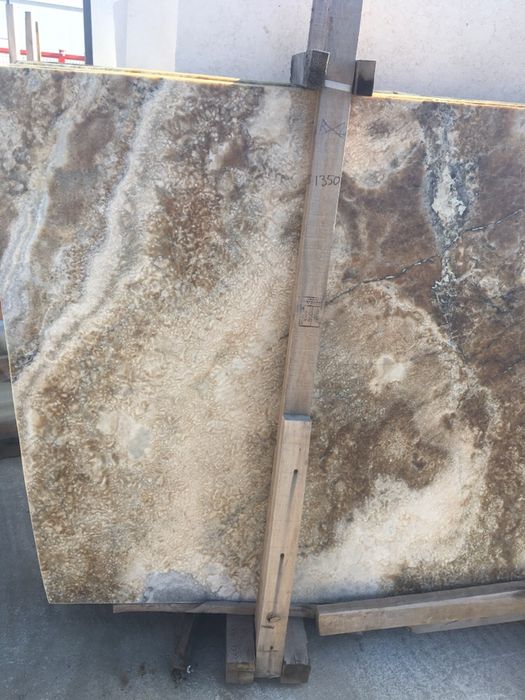 Кафяв оникс